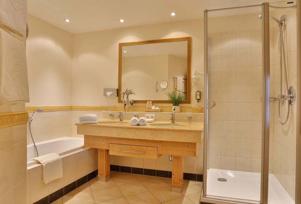 Hotel Dreisonnen Серфаус Номер фото